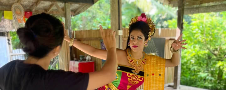 Danza Balinesa Clásica y Ofrenda Canang Sari