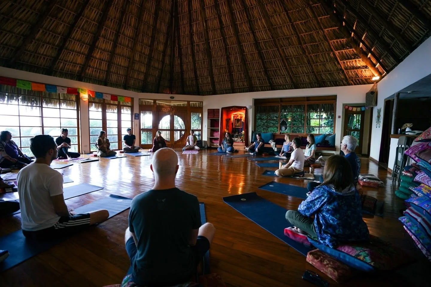 Formación de Liderazgo en Kirtan / Ananda Das — Villa Sumaya