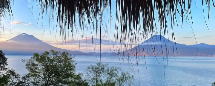Flow, Explore, Awaken: Un retiro de yoga en Lake Atitlán / Gabrielle James & Maureen Ferry — Villa Sumaya