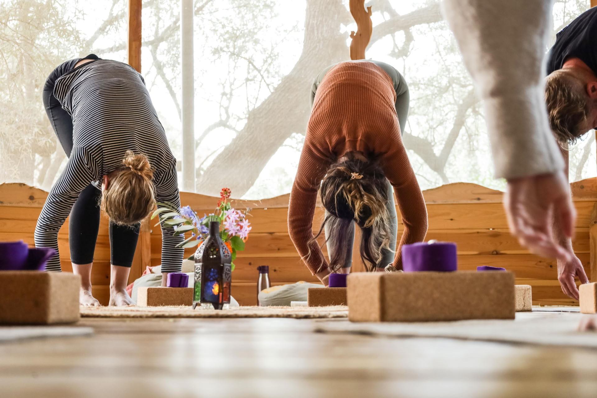 Yoga challenge al aire libre retiro para hombres