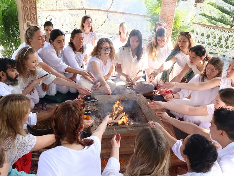 Formación de Profesores de Yoga de 200 horas (RYT 200 en India) – Noviembre 2026