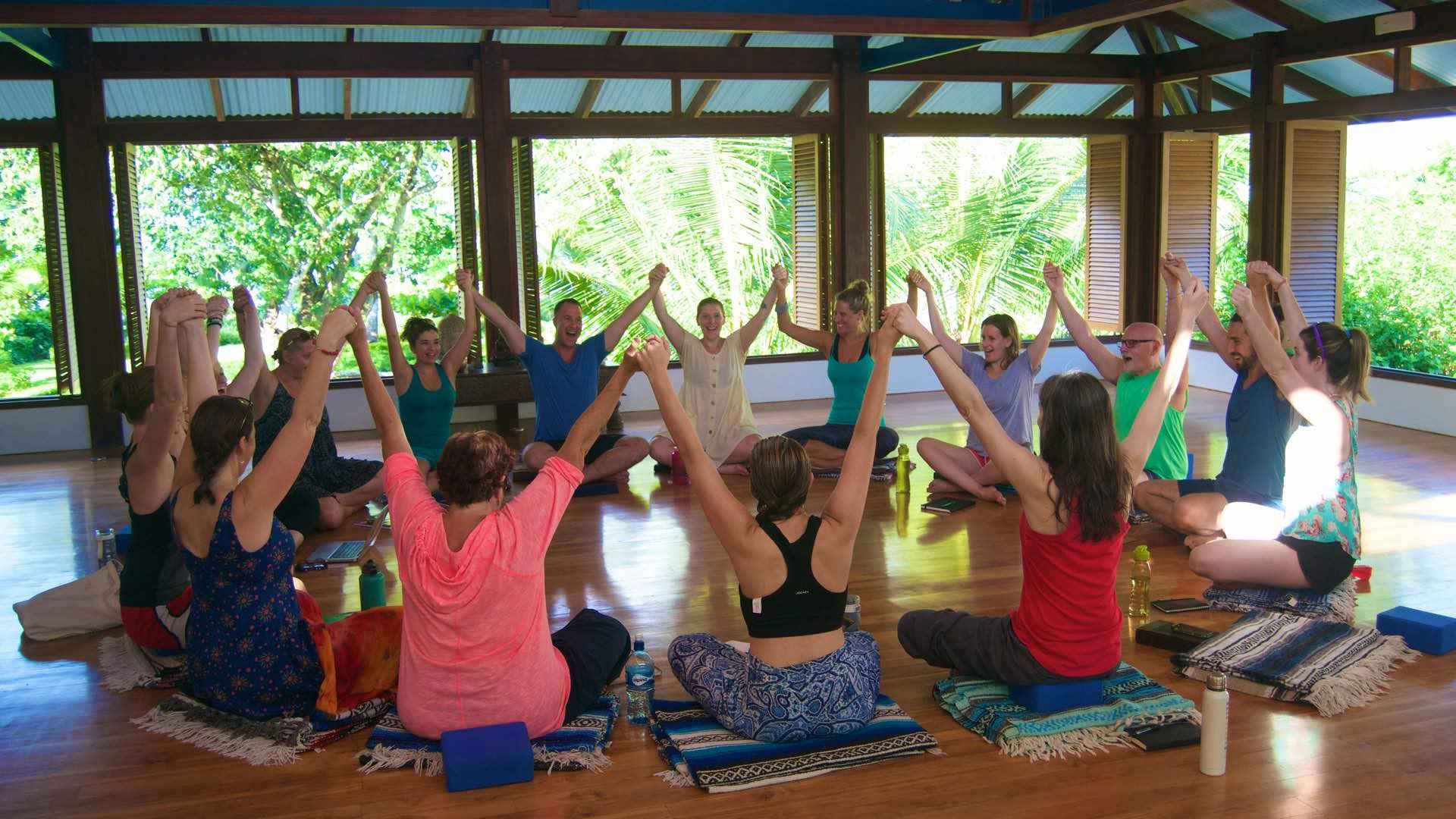 Retiro de yoga en la playa y la selva de Costa Rica 2027 con Leah