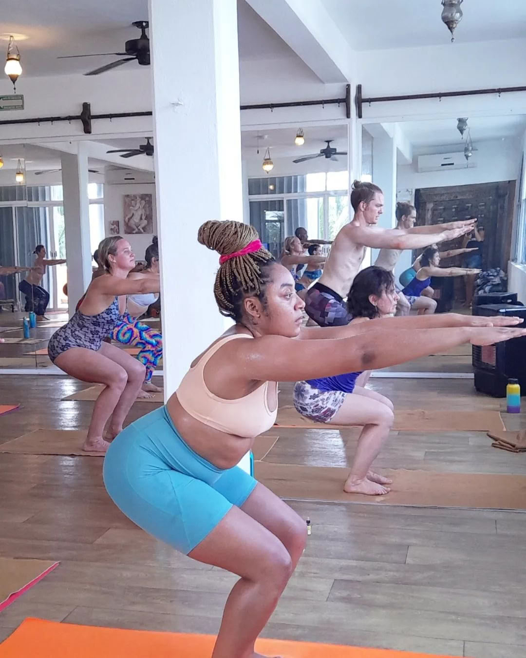 Retiro de yoga caliente de Año Nuevo