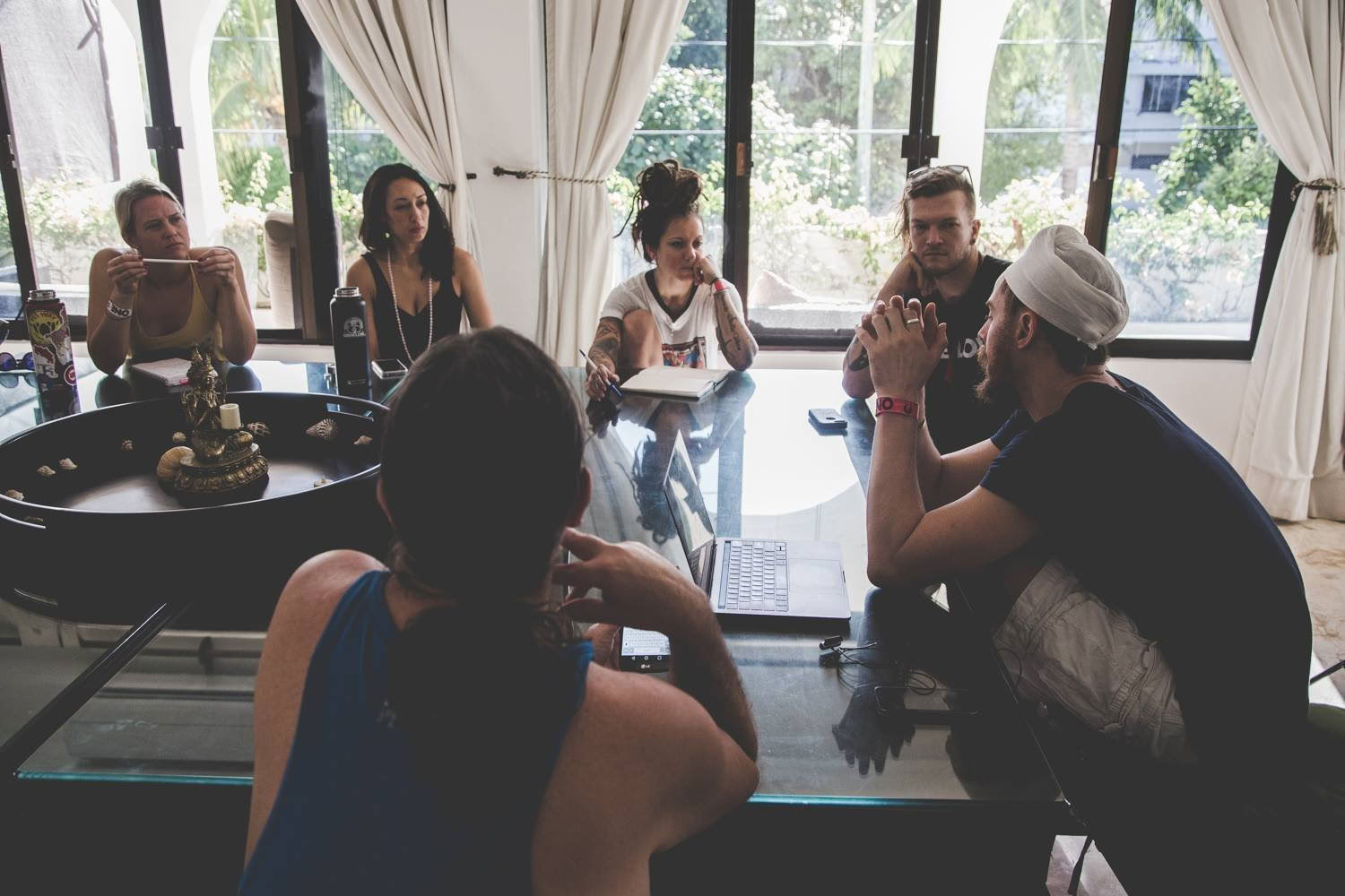 Retiro de yoga caliente de Año Nuevo