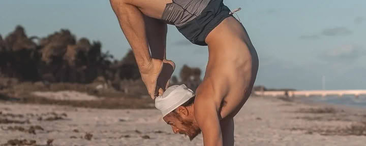Retiro de yoga caliente de Año Nuevo