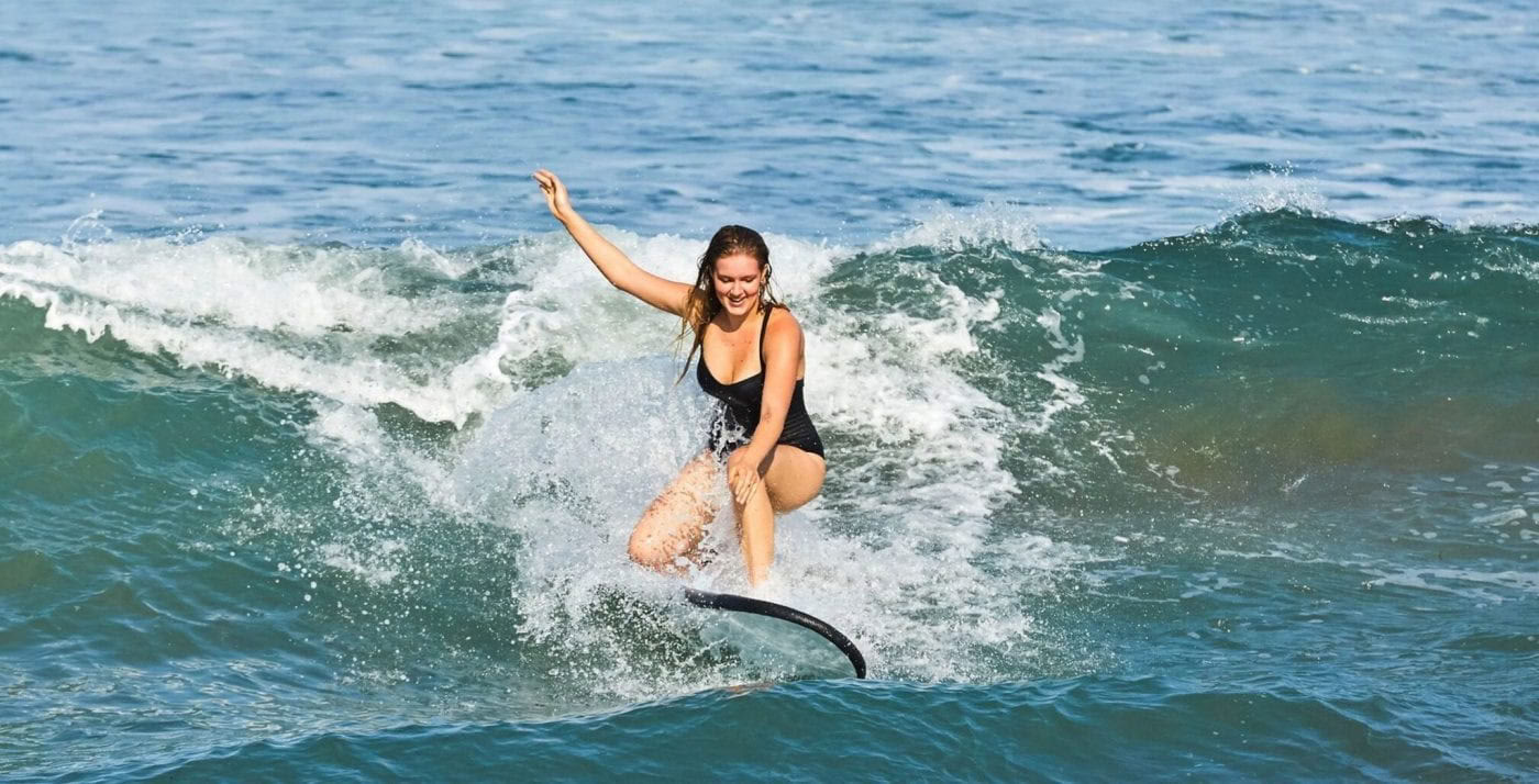 Paquete de retiro de surf para mujeres