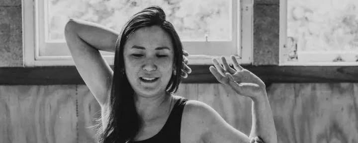 Intuitive Flow Yoga con Crystal Tan