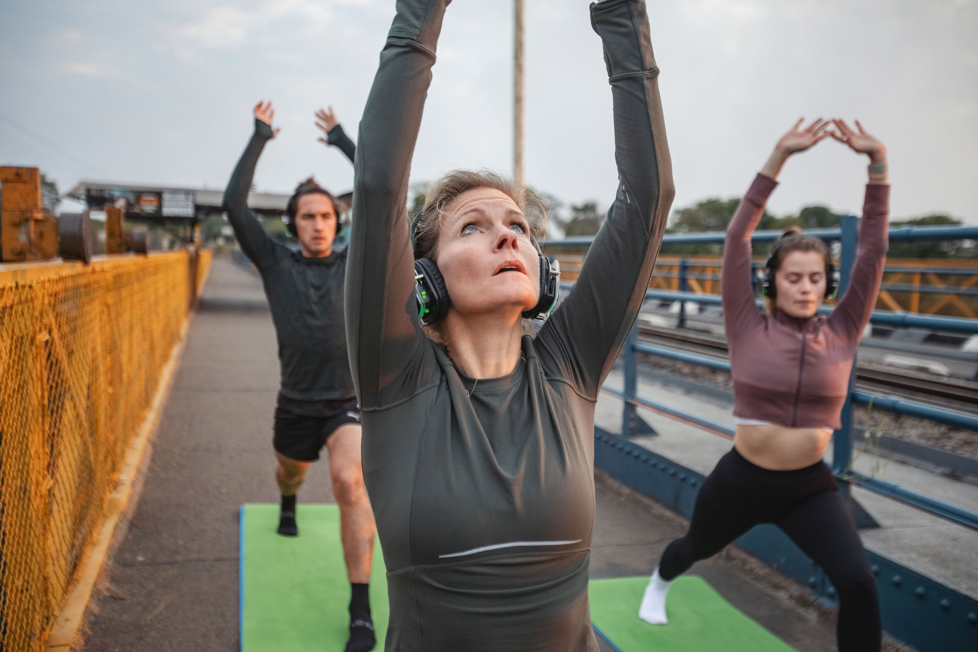 Yoga en el puente