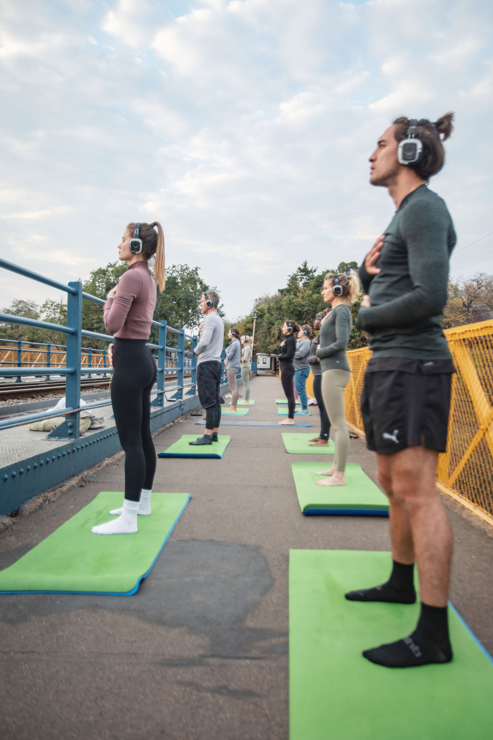 Yoga en el puente