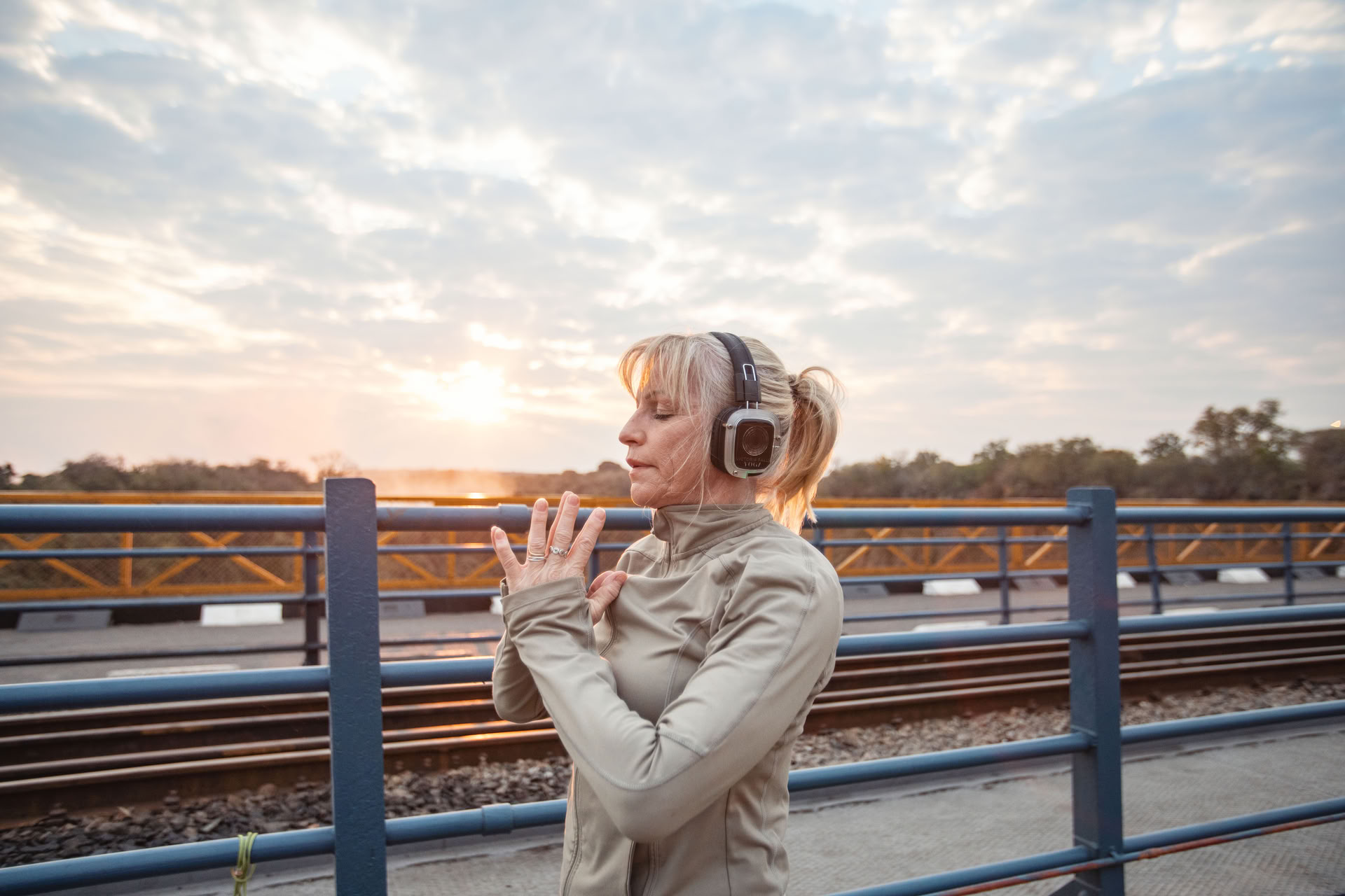 Yoga en el puente