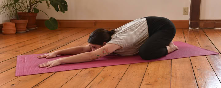 Vinyasa Yoga (10:00 - 11:00)