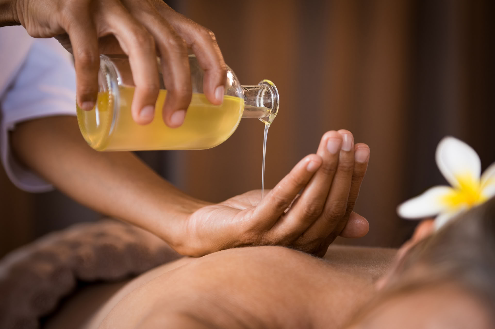 Masaje Tailandés y con Aceite de Espalda