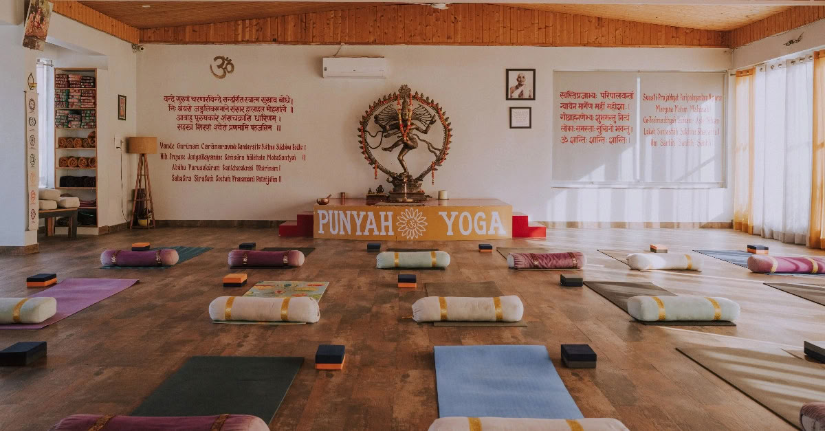 Formación de Profesores de Yoga de 200 horas – 5 oct - 23 oct 2026