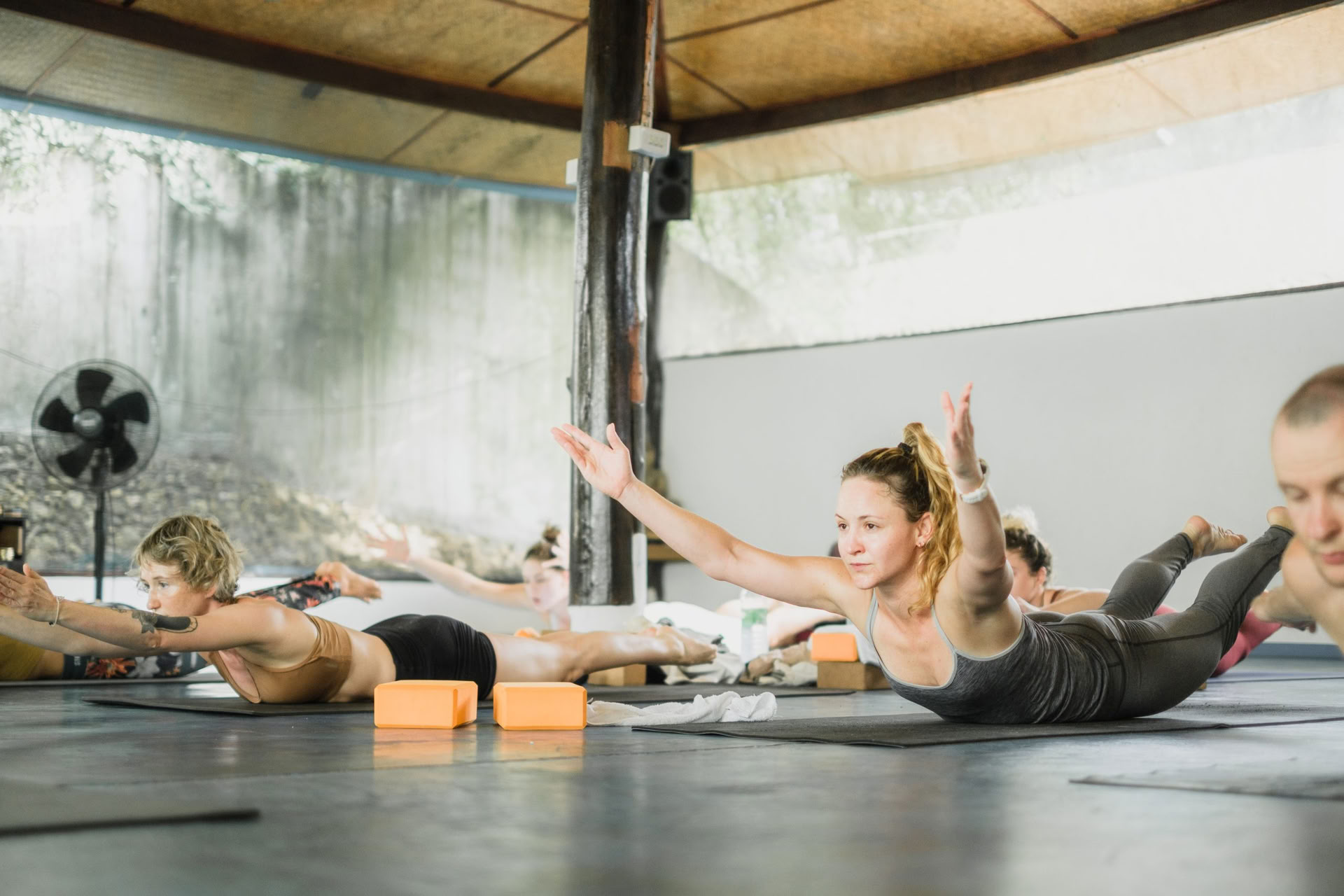 sesión de estudio de despertar de chakras con tony