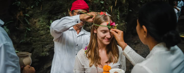 Ceremonia de Purificación con Agua Melukat