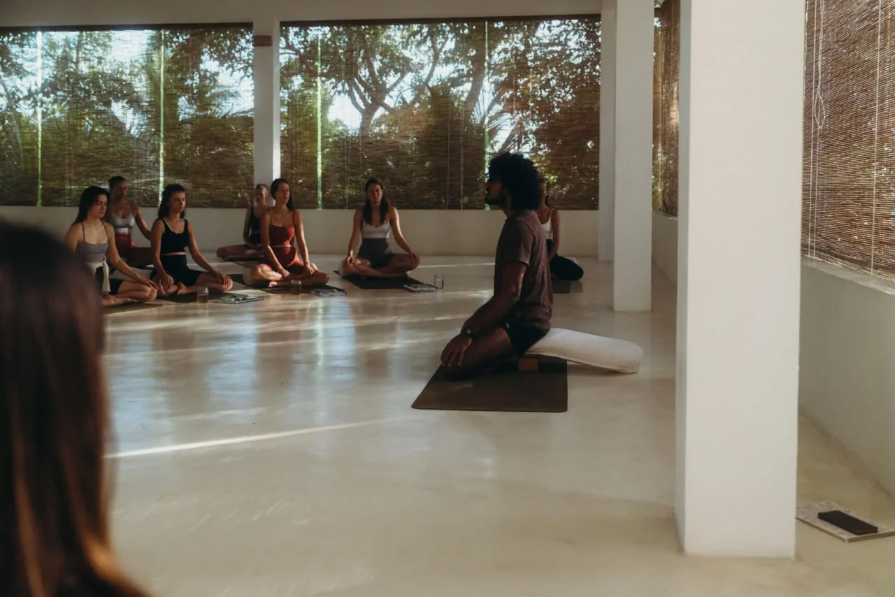 Synergy Vinyasa Yoga Retiro at Lanka Yoga