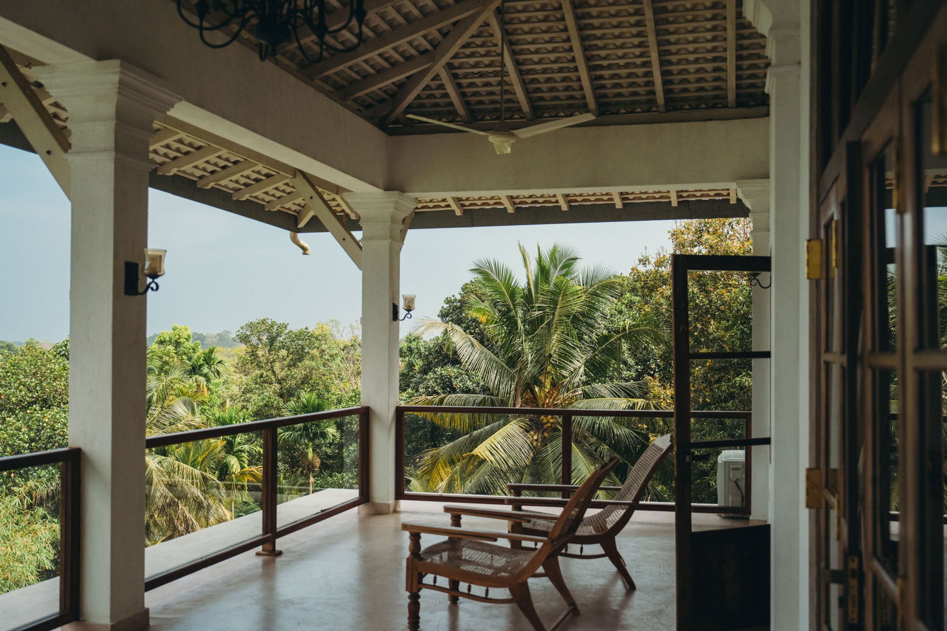 Synergy Vinyasa Yoga Retiro at Lanka Yoga