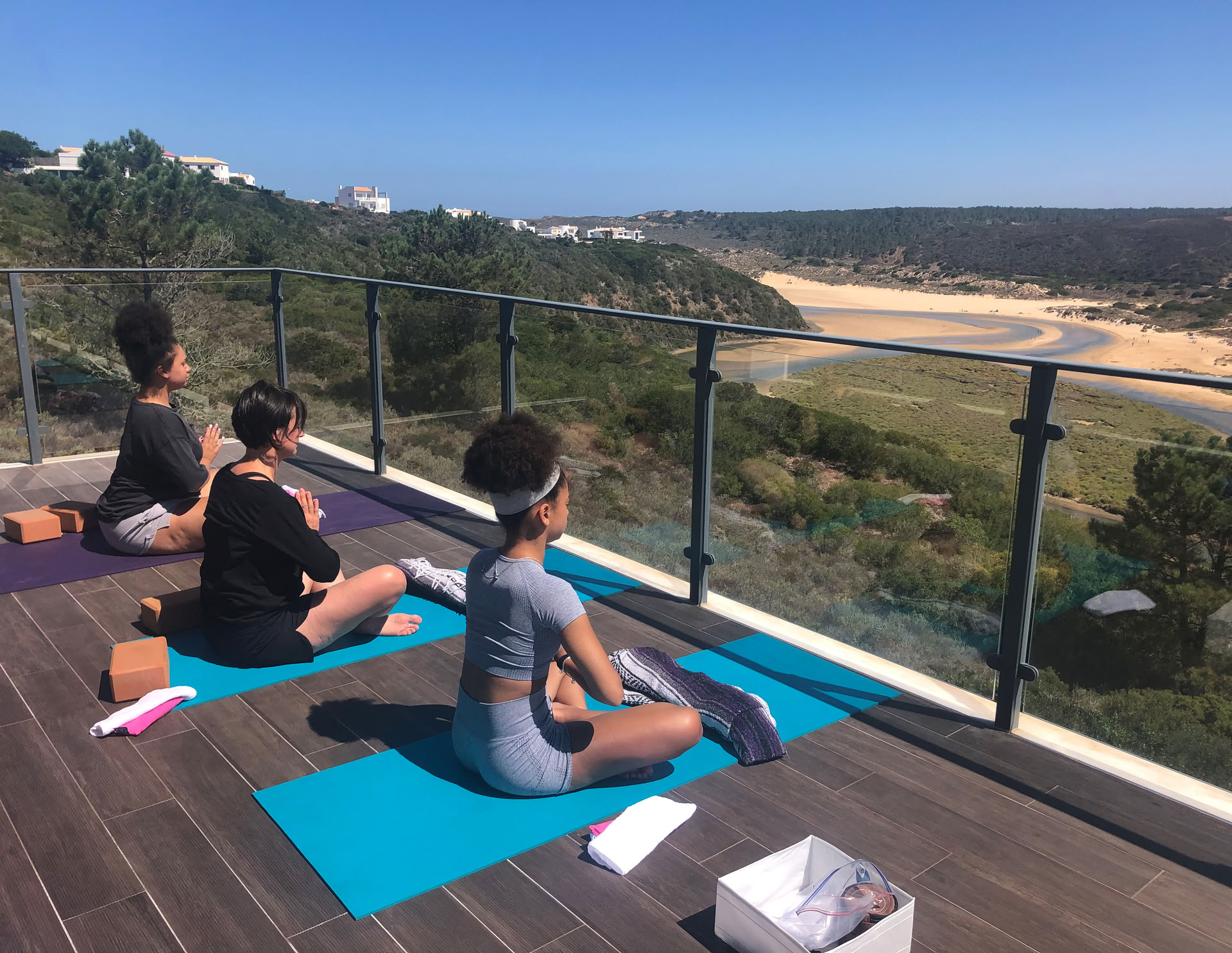 Restorative Yoga: Descansa Profundamente
