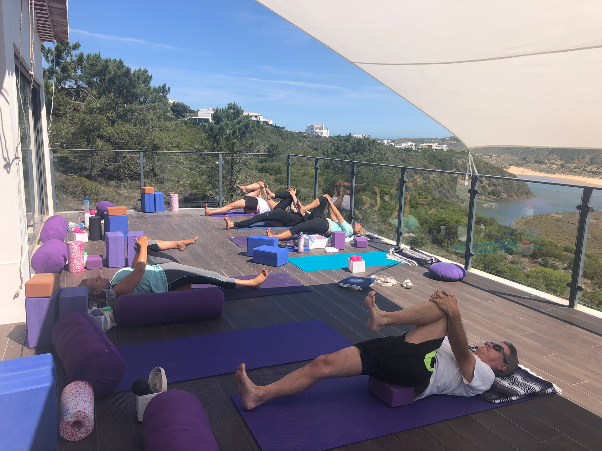 Restorative Yoga: Descansa Profundamente
