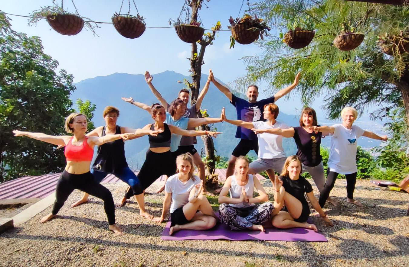 Curso certificado de formación de profesores de yoga de 200 horas en Rishikesh