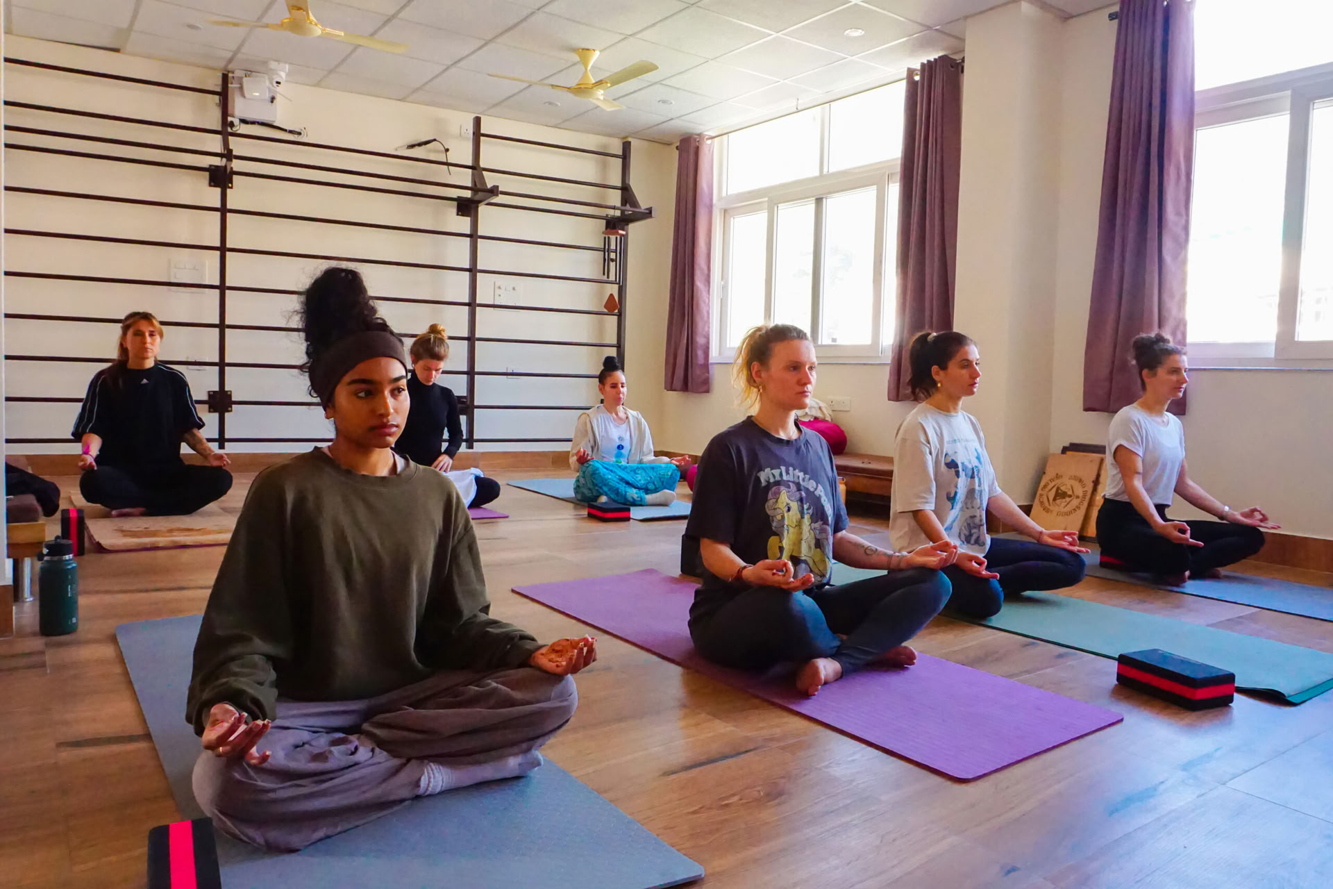 Curso certificado de formación de profesores de yoga de 200 horas en Rishikesh