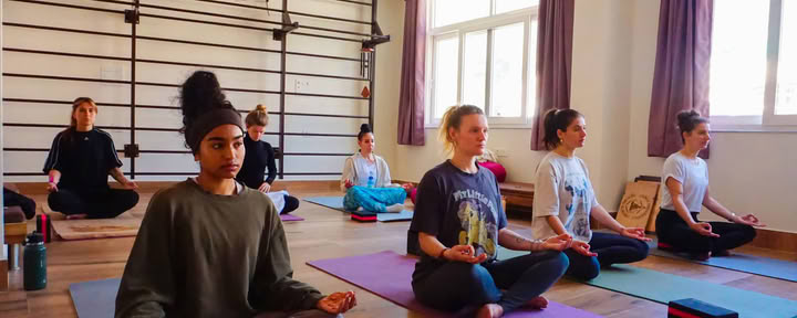4 Noches 5 Días Retiro de Yoga y Bienestar en Rishikesh India