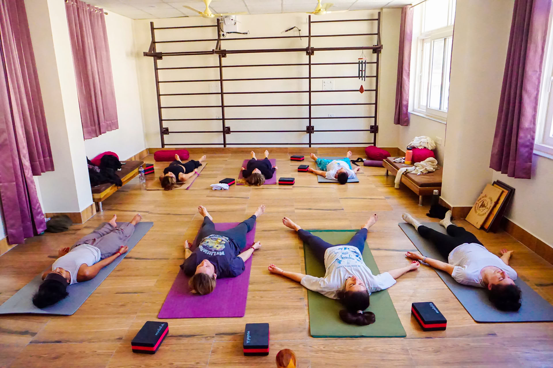 4 Day Retiro de Yoga en Rishikesh India para Relajación Profunda