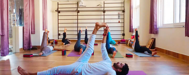 4 Day Retiro de Yoga en Rishikesh India para Relajación Profunda
