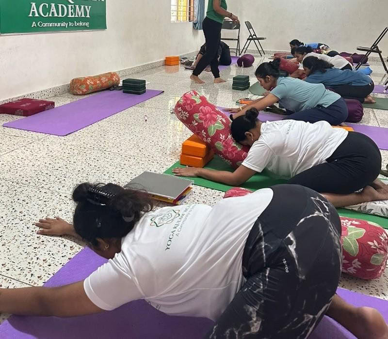 Curso de formación de profesores de yoga prenatal y posnatal de 85 horas en Bengaluru