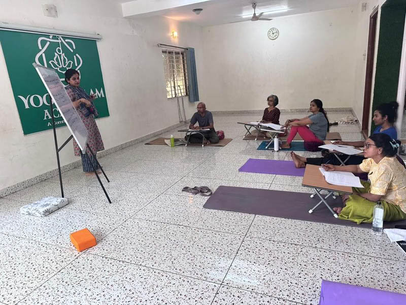 Curso de formación de profesores de yoga de 200 horas entre semana en Bengaluru