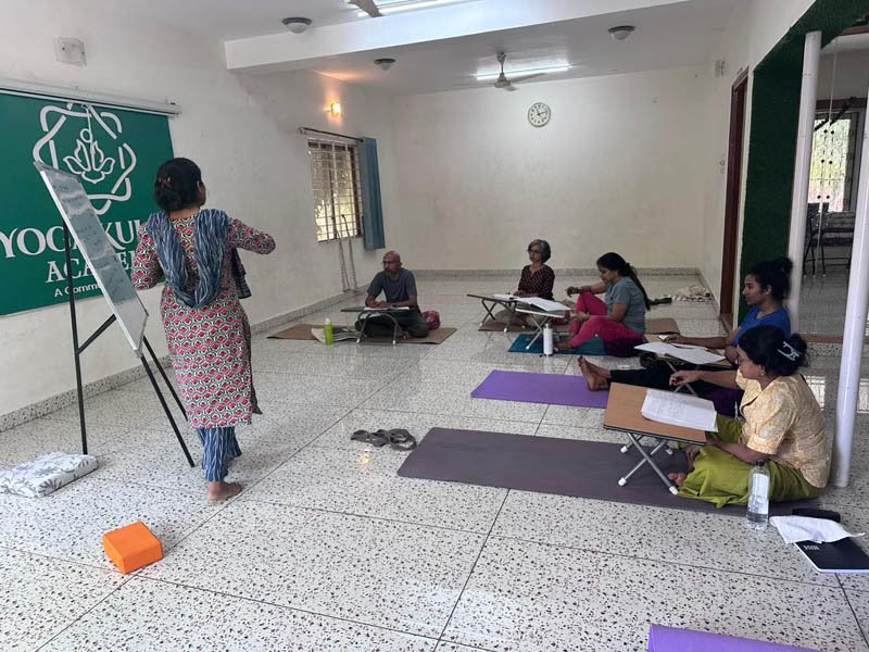 Curso de formación de profesores de yoga de 200 horas entre semana en Bengaluru
