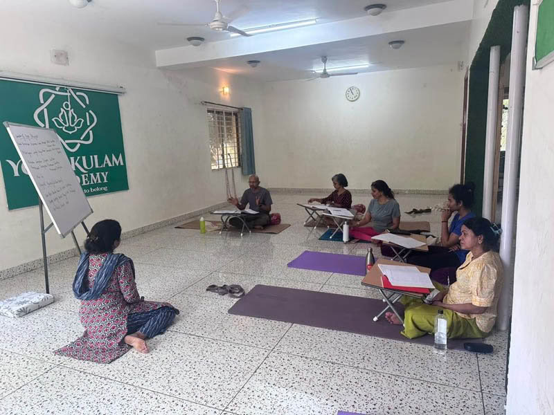 Curso de formación de profesores de yoga de 200 horas entre semana en Bengaluru