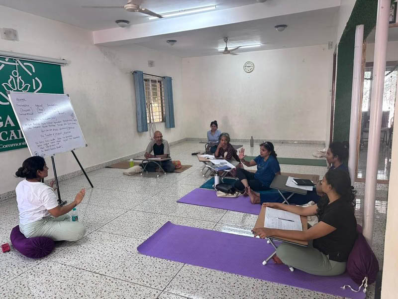 Curso de formación de profesores de yoga de 200 horas entre semana en Bengaluru