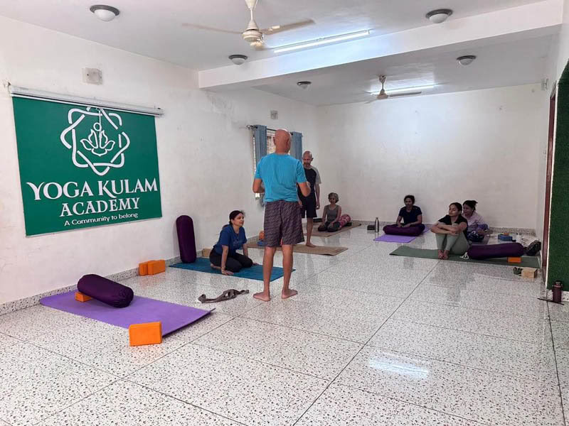 Curso de formación de profesores de yoga de 200 horas entre semana en Bengaluru