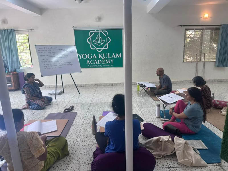 TTC de yoga de fin de semana de 200 horas en Bengaluru