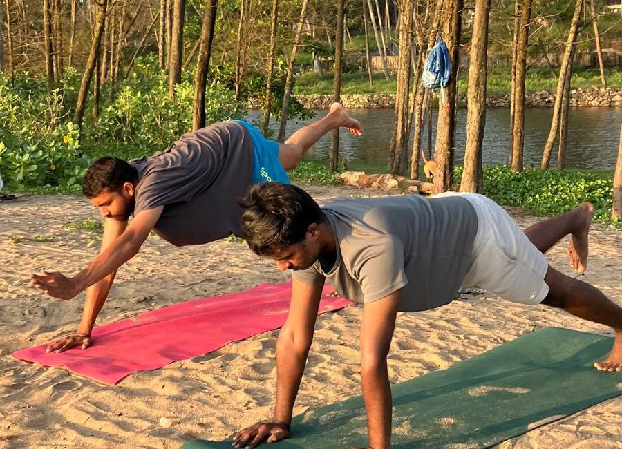 Curso de formación de profesores de yoga de 100 horas en Kerala