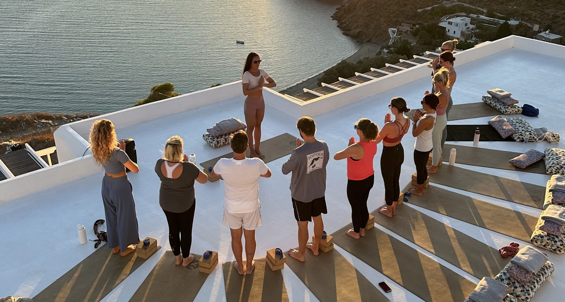Bliss Within: Retiro en Grecia Donde Todo Se Siente Posible