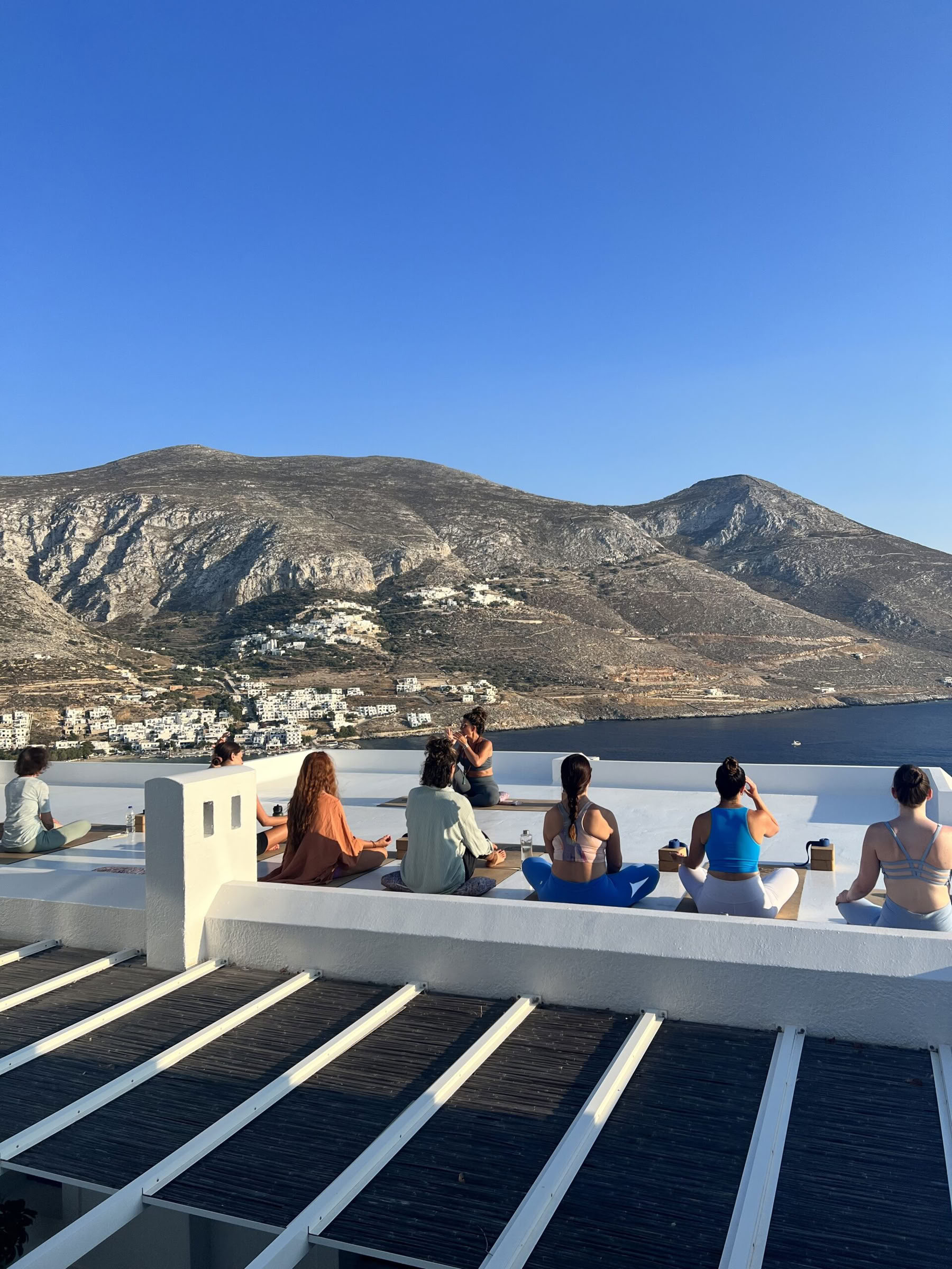 The Art of Receiving: Luna Llena de Acuario en Amorgos