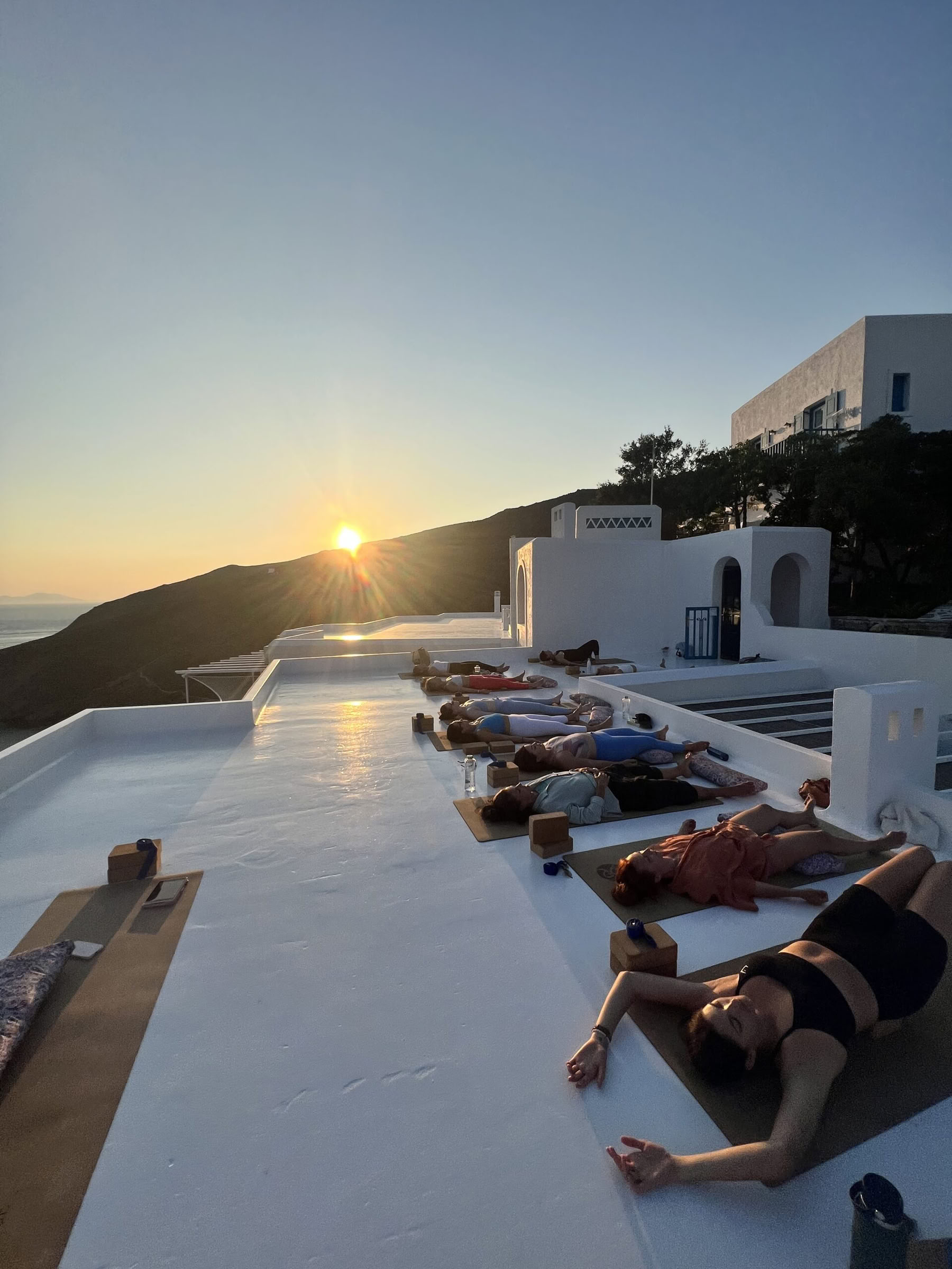 The Art of Receiving: Luna Llena de Acuario en Amorgos