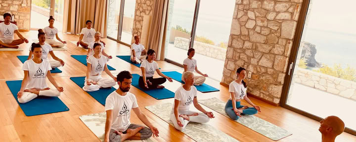 10 días / Formación Intensiva de Yoga de 100 horas 07-16 de noviembre de 2026