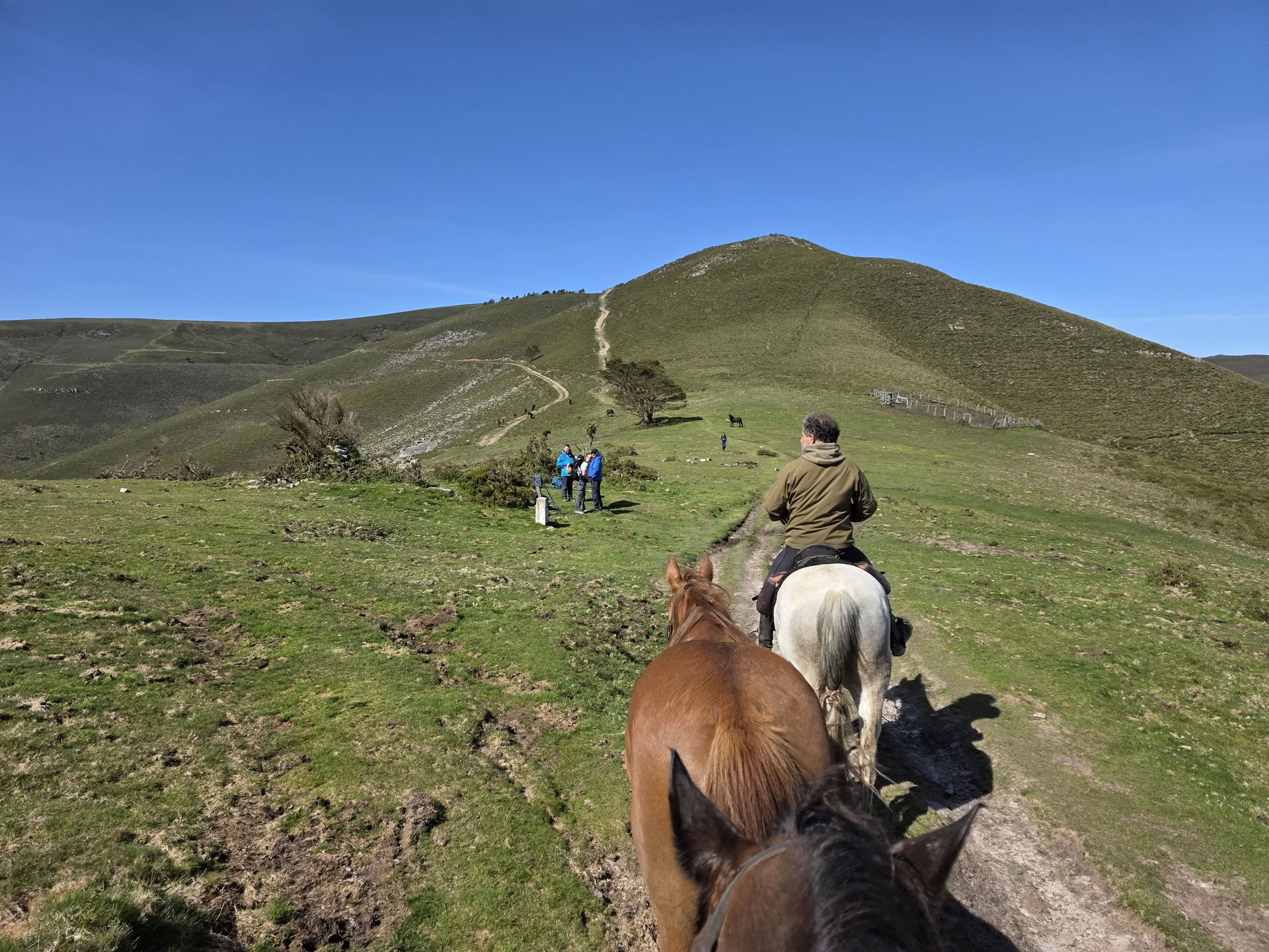 El Camino Eclipse Total: Senderismo, ciclismo y a caballo