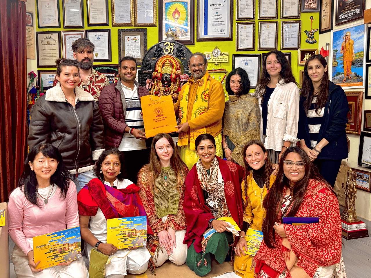 300 Horas de Formación Avanzada de Profesores de Kundalini Yoga en Rishikesh, India – Abril de 2026