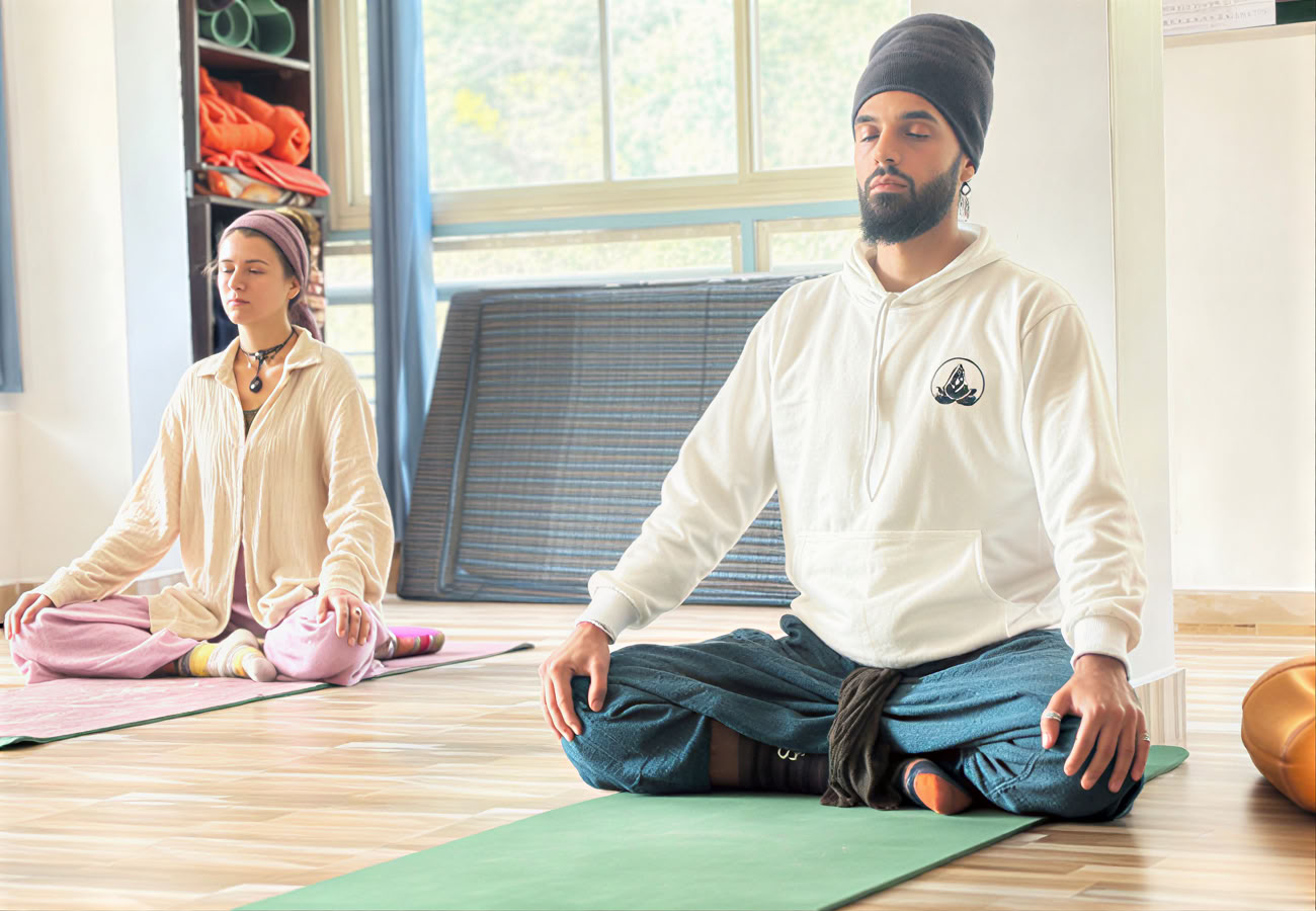 10 Días de Formación de Profesores de Yoga Aéreo en Rishikesh