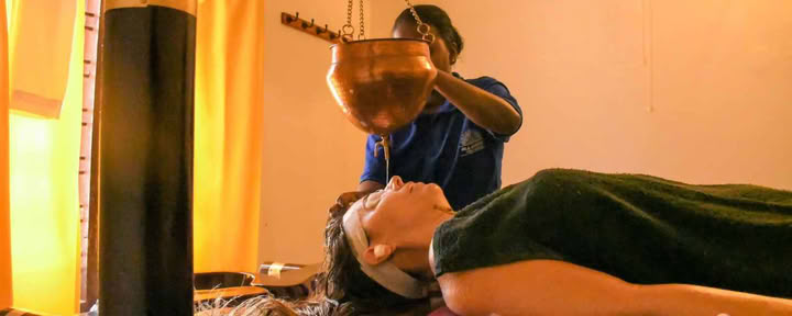 Retiro de Panchakarma y Yoga de 14 días en Varkala, Kerala