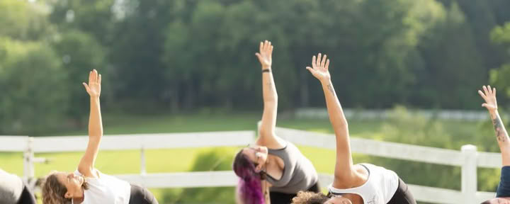 Yoga Flow al Amanecer del Sábado con Kelly Flowers