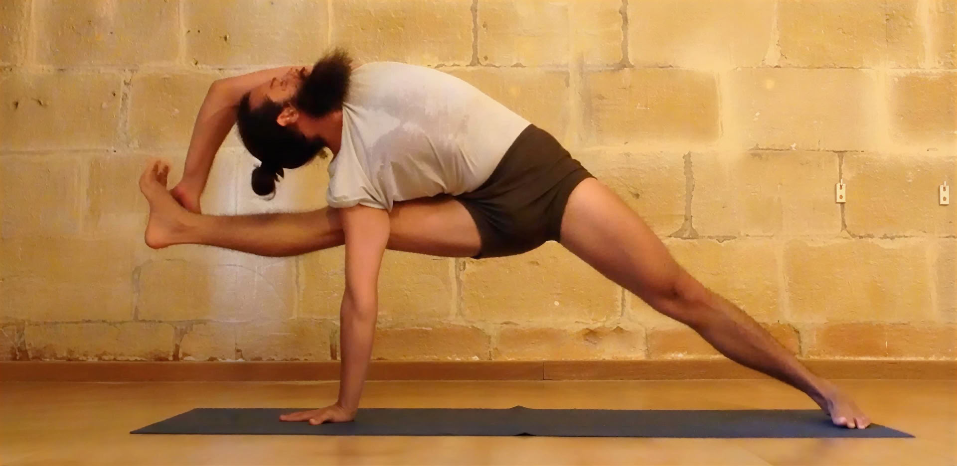 Curso de Yoga con Angelo Cecchi