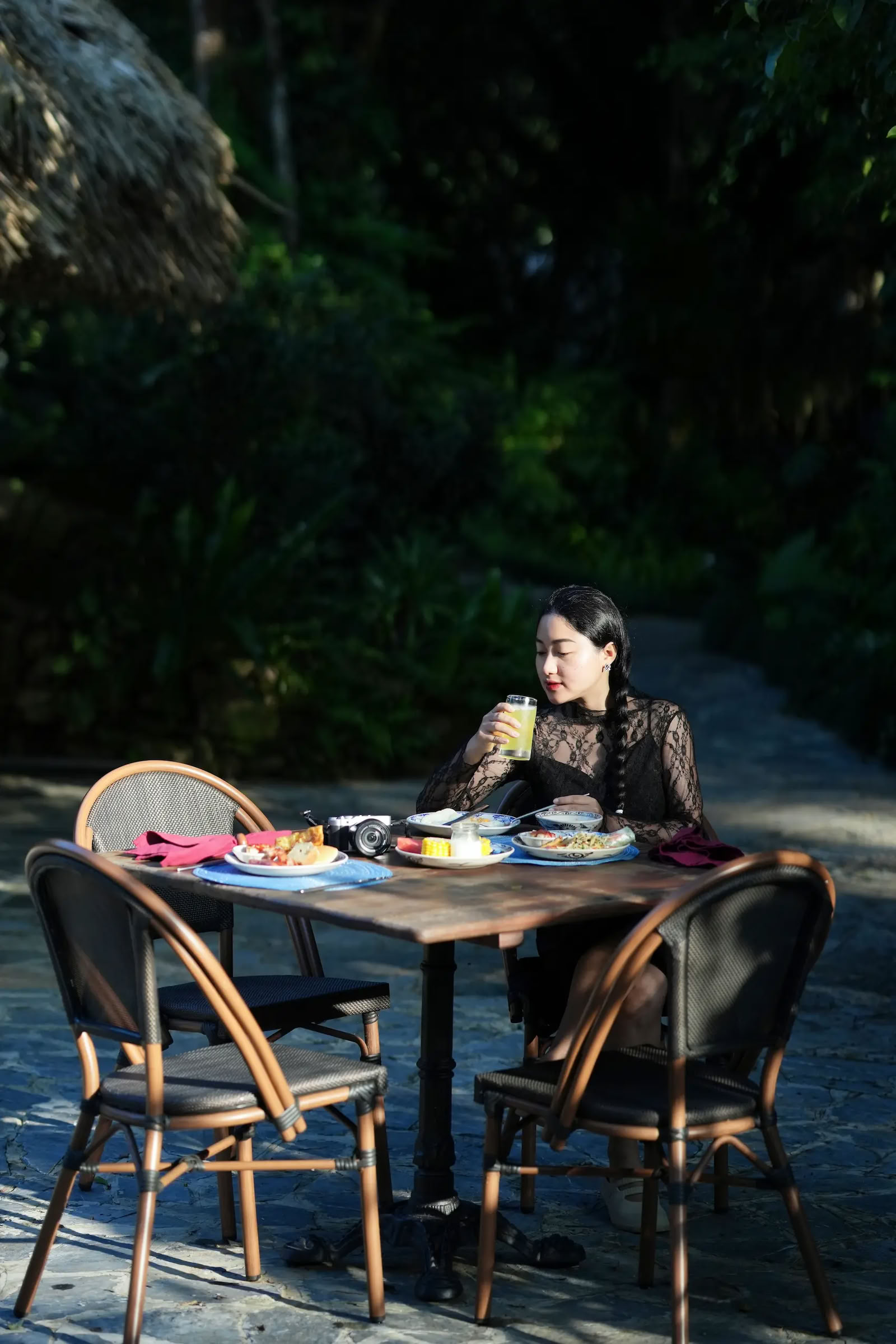 Comida en el Bosque en Thong Nguyen