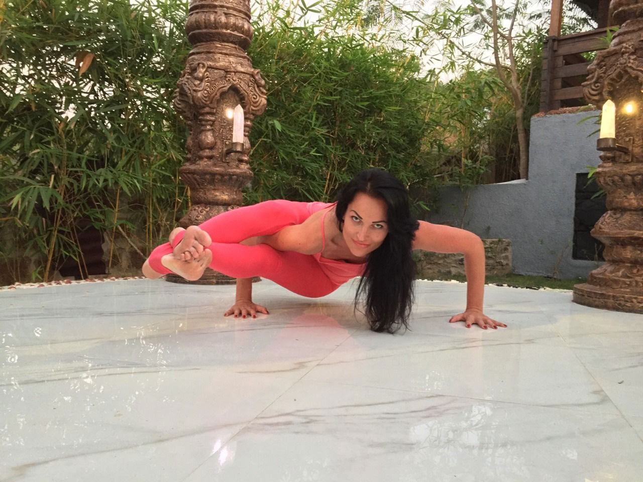 Curso avanzado de formación de profesores de yoga de 300 horas – enero de 2026