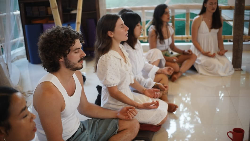 Curso avanzado de formación de profesores de yoga de 300 horas – enero de 2026