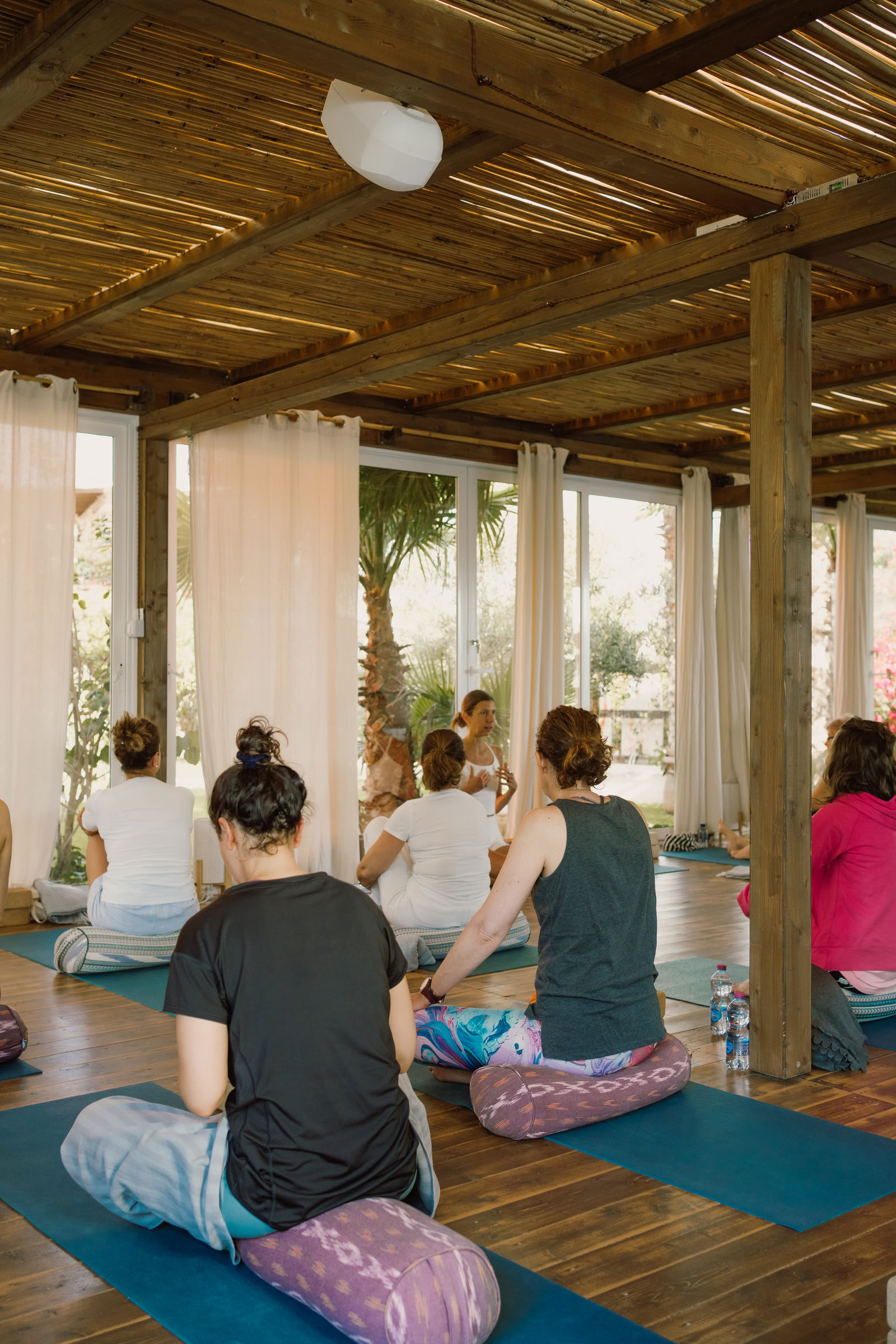 Formación de Profesores de Yin Yoga de 70 Horas | Experiencia Inmersiva en Sicilia